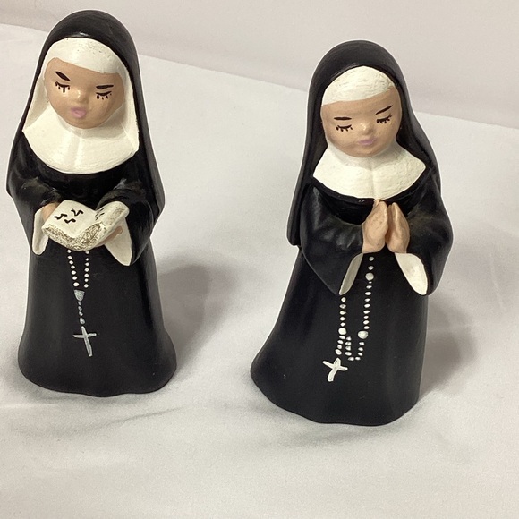 Vintage Nun Figurine Set of Two Made In Japan - Picture 2 of 8